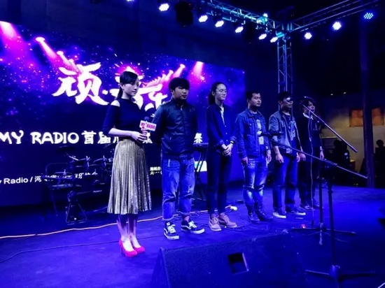 美女主播阿子擔(dān)當(dāng)活動(dòng)主持 美女主播阿子擔(dān)當(dāng)活動(dòng)主持