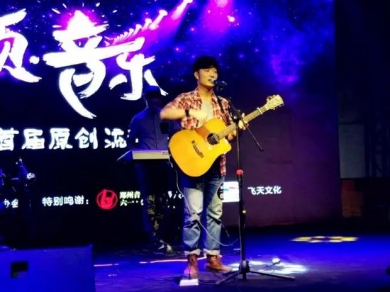 020號(hào) 阿勁《拾荒者》 020號(hào) 阿勁《拾荒者》