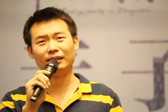 他，是一名消防員，同時也是聲音的愛好者。