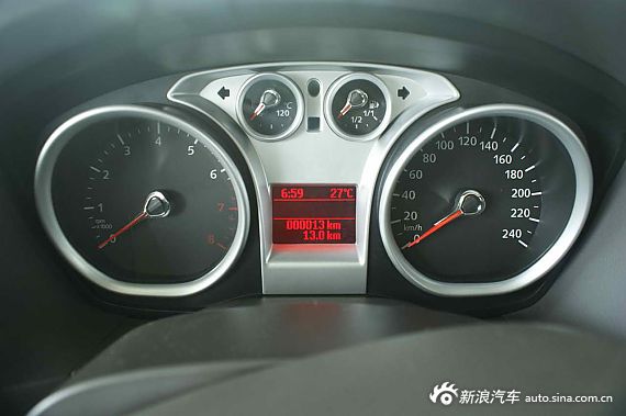 　福克斯兩廂經(jīng)典1.8MT 時(shí)尚型