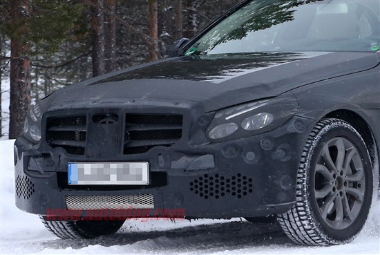 新奔馳C級(jí)諜照曝光 新奔馳C級(jí)諜照曝光