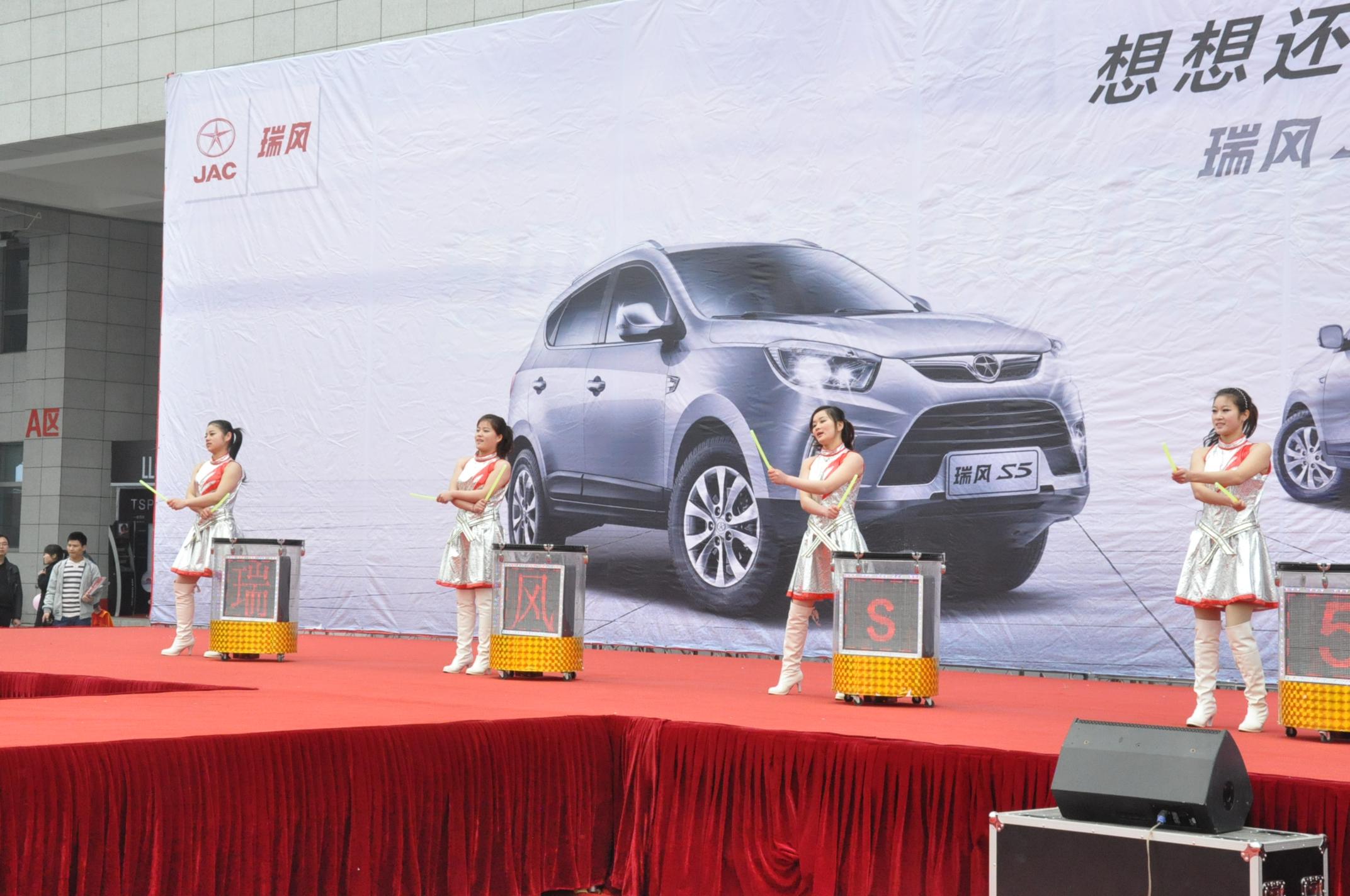 激昂的女子水鼓表演 激昂的女子水鼓表演