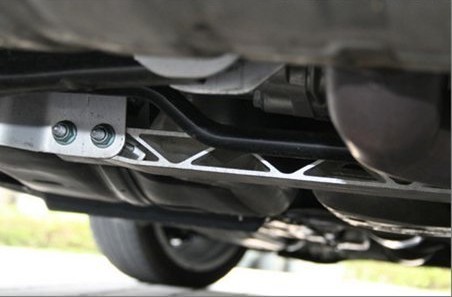 雨后汽車保養(yǎng)重要，別忘清潔汽車底盤