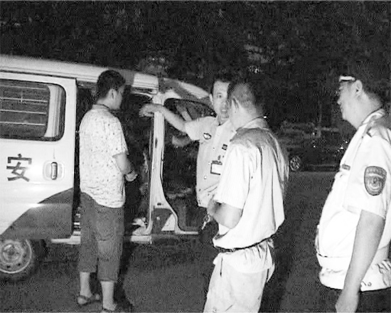 民警趕來協(xié)調“還錢” 民警趕來協(xié)調“還錢”