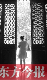 前日，鄭州市碧沙崗地下公共納涼點(diǎn)的入口