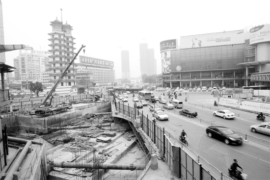交巡警和地鐵部門正在規(guī)劃地鐵站點周邊的出行方案 交巡警和地鐵部門正在規(guī)劃地鐵站點周邊的出行方案