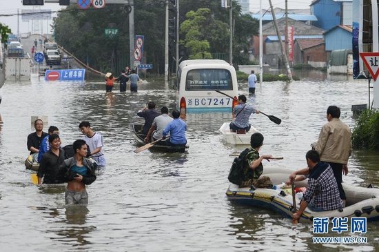 臺風(fēng)“菲特”造成浙江余姚市城區(qū)大面積被淹，城市交通基本癱瘓，部分區(qū)域停電停水。