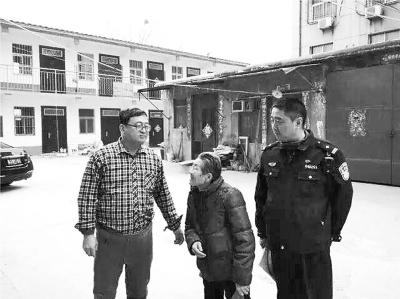 老人看望兒子路上迷路 民警徒步3小時為她找家 老人看望兒子路上迷路 民警徒步3小時為她找家
