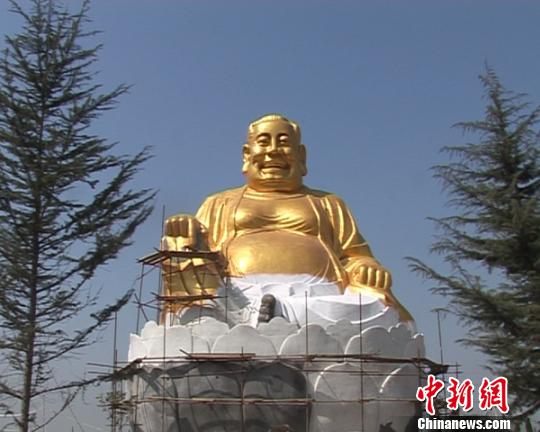 洛陽(yáng)“大背頭”雕像改換龍頭園方否認(rèn)炒作