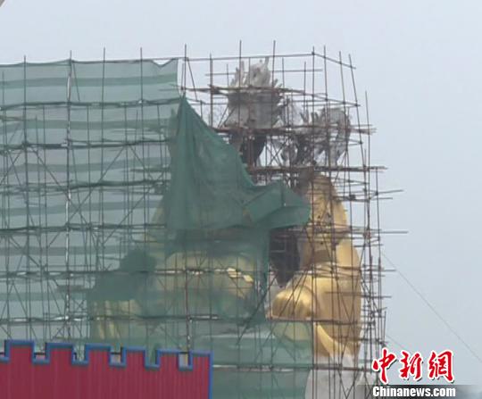 洛陽(yáng)“大背頭”雕像改換龍頭