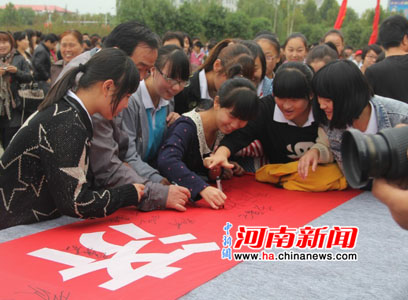 濟(jì)源倡市民告別“十大不文明行為” 說臟話居首 濟(jì)源倡市民告別“十大不文明行為” 說臟話居首