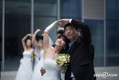 西安一大學辦博士生集體婚禮