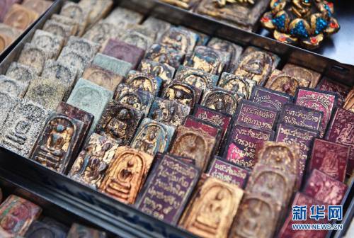 曼谷街頭的護身符市場 曼谷街頭的護身符市場