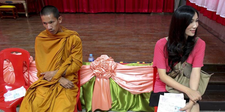 泰國:變性人現(xiàn)身征兵現(xiàn)場一幕 泰國:變性人現(xiàn)身征兵現(xiàn)場一幕