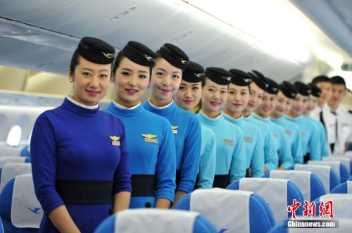 廈航空乘全面換裝 新制服凸顯國(guó)際范 廈航空乘全面換裝 新制服凸顯國(guó)際范