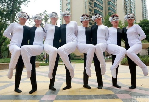 河南大媽自編“錯(cuò)覺(jué)廣場(chǎng)舞” 河南大媽自編“錯(cuò)覺(jué)廣場(chǎng)舞”