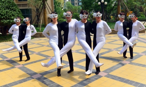 河南大媽自編“錯(cuò)覺(jué)廣場(chǎng)舞” 河南大媽自編“錯(cuò)覺(jué)廣場(chǎng)舞”