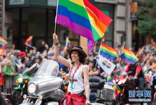 紐約舉行同性戀大游行 紐約舉行同性戀大游行