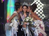 變性人選美落幕 三甲熱情擁吻 變性人選美落幕 三甲熱情擁吻