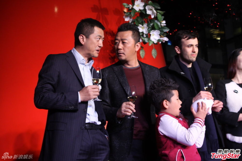 李亞鵬、郭濤父子相活動(dòng)