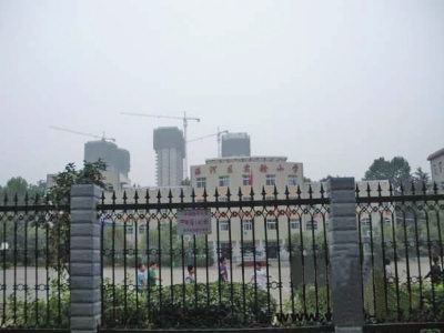 平頂山市湛河區(qū)實驗小學校園 資料圖 平頂山市湛河區(qū)實驗小學校園 資料圖