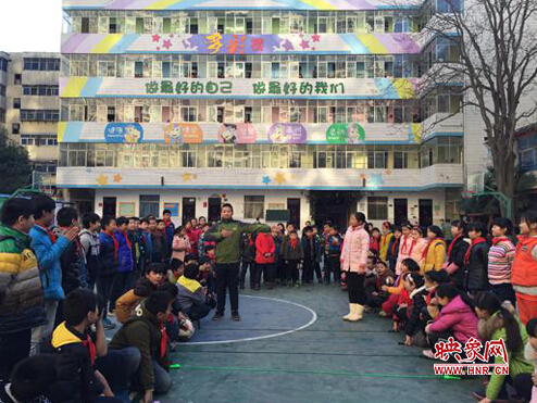 孩子們在展示 孩子們在展示