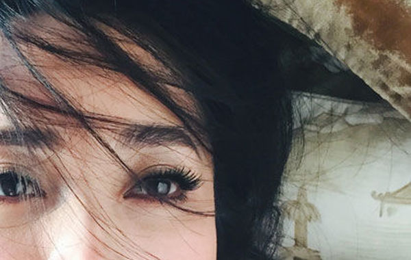 蔣勤勤吊帶美照。