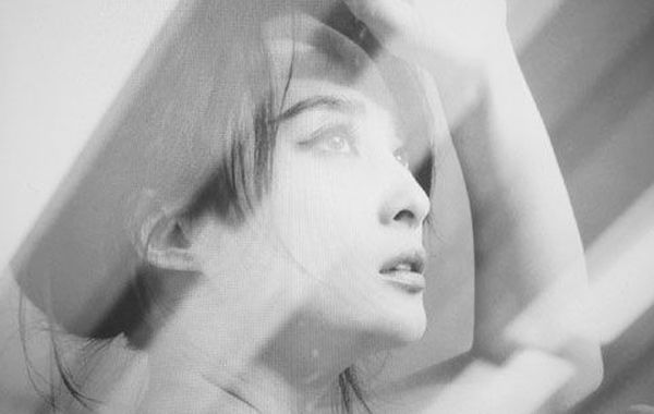 蔣勤勤吊帶美照。