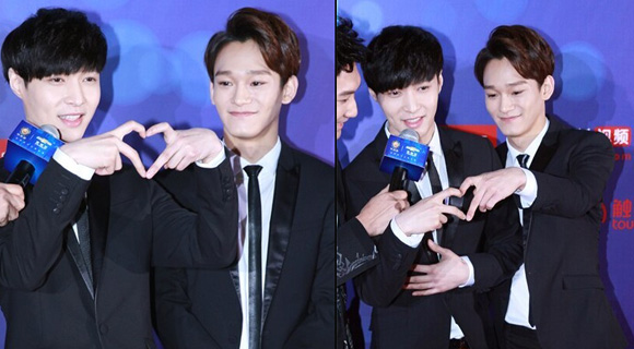 EXO成員張藝興和金鐘大作為代表上臺領(lǐng)獎，最受歡迎組合獎也是實至名歸。