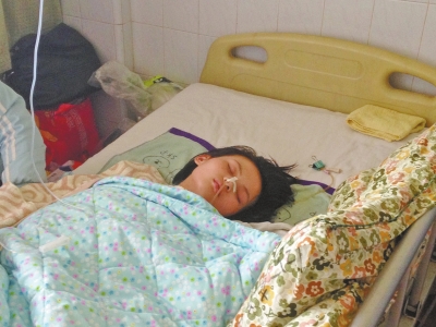 平頂山13歲女孩為救人被撞昏迷 眾人紛紛解囊救助 平頂山13歲女孩為救人被撞昏迷 眾人紛紛解囊救助