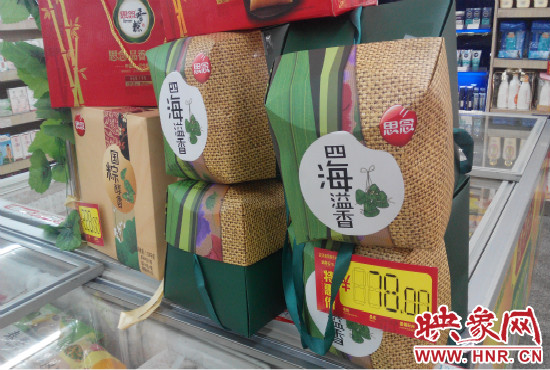 今年商場里的散裝、袋裝粽子多了，盒裝粽子的售價也更加親民。