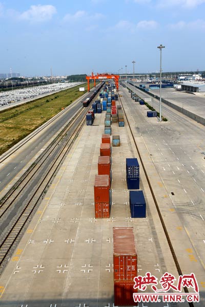 打造成為中西部地區(qū)對外貿(mào)易的“無水港”。段晉哲/攝