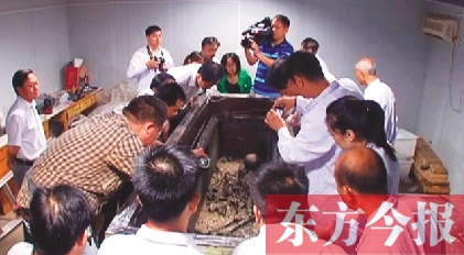 南陽(yáng)出土漢代四神圖漆棺 系全國(guó)首例 南陽(yáng)出土漢代四神圖漆棺 系全國(guó)首例