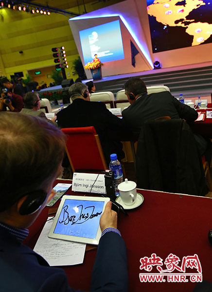 世界旅游城市市長聯(lián)盟簽名成立。