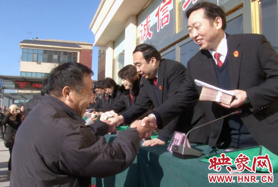 惠濟(jì)區(qū)法院發(fā)放執(zhí)行款現(xiàn)場 惠濟(jì)區(qū)法院發(fā)放執(zhí)行款現(xiàn)場