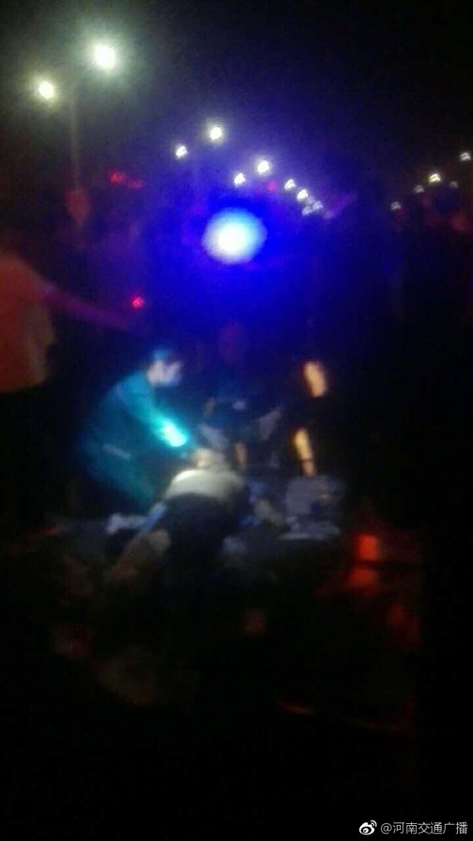 電動車被面包車撞飛十幾米 騎車女子當場死亡 電動車被面包車撞飛十幾米 騎車女子當場死亡