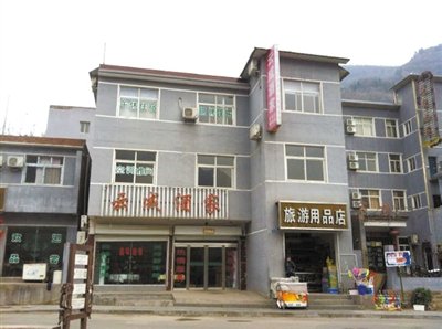 今年，胡萬林涉嫌非法行醫(yī)的地點，就在這座農(nóng)家賓館內(nèi)。