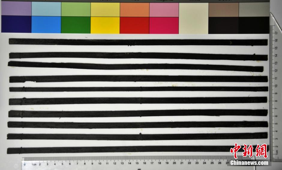 圖為漢代簡牘出土930支竹簡，在四川地區(qū)首次發(fā)現(xiàn)漢代簡牘。