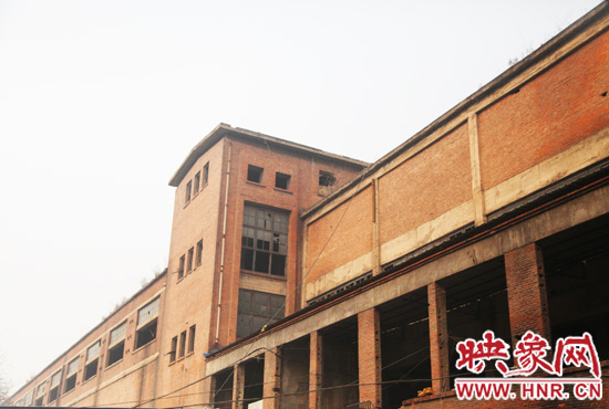 廢舊的廠房，充滿滄桑感