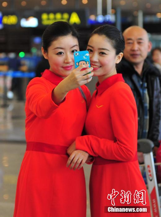 1月23日，機(jī)場工作人員在跳“快閃”舞蹈。