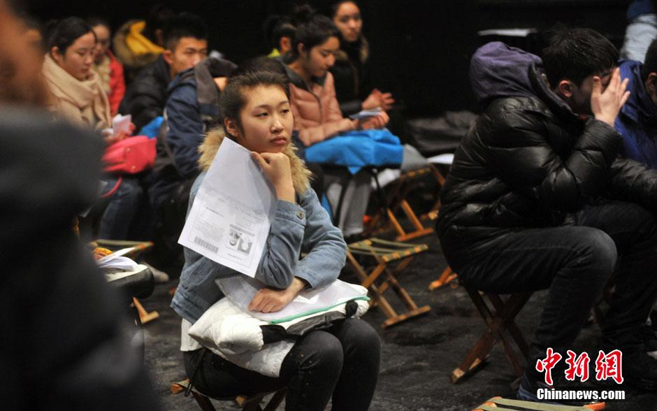 中央戲劇學院開考 帥哥靚女冒雪趕考 中央戲劇學院開考 帥哥靚女冒雪趕考