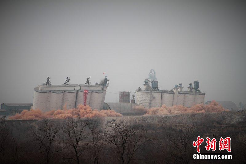 　2014年2月17日，石家莊市再次啟動壓減水泥過剩產能、治理大氣污染水泥企業(yè)集中爆破拆除行動。