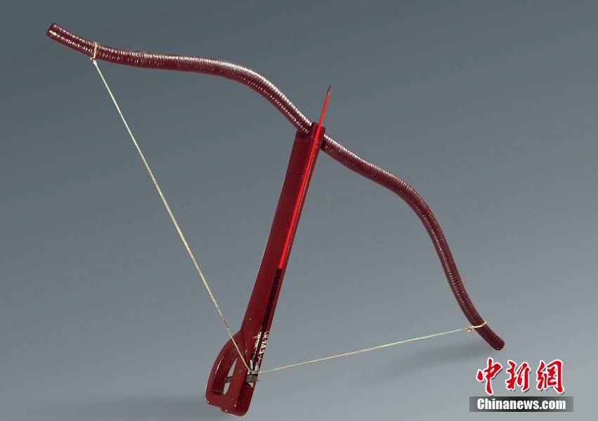 圖為弩的復(fù)制品。秦始皇帝陵博物院 供圖