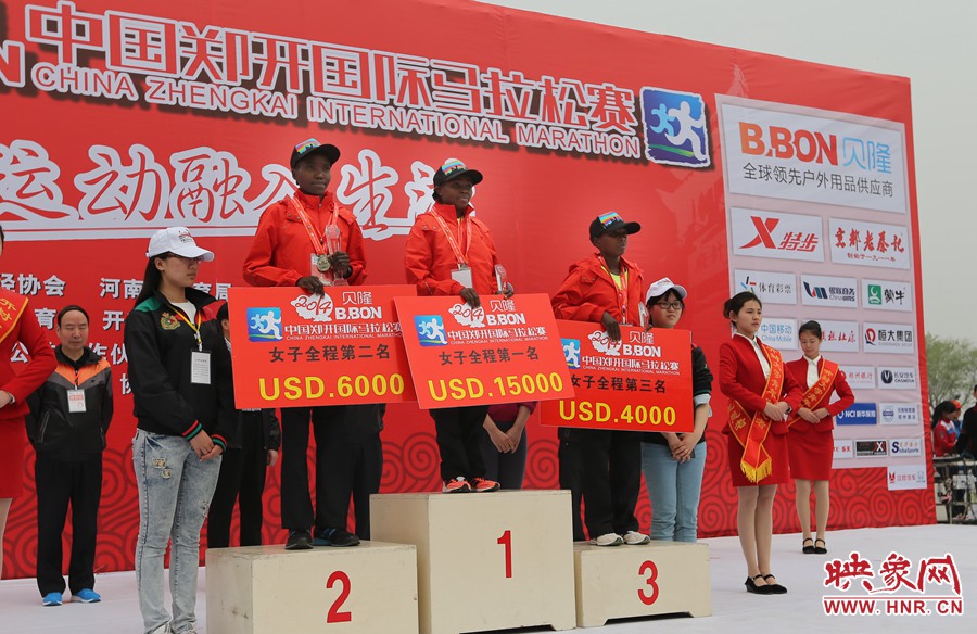 女子全程前三名選手。