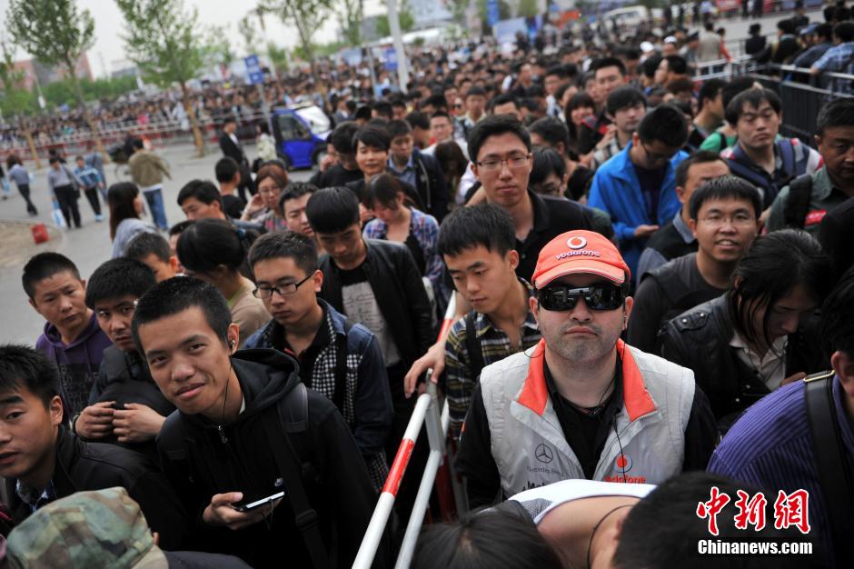 北京車展公眾日首個(gè)周末 地鐵國展站客流破紀(jì)錄 北京車展公眾日首個(gè)周末 地鐵國展站客流破紀(jì)錄