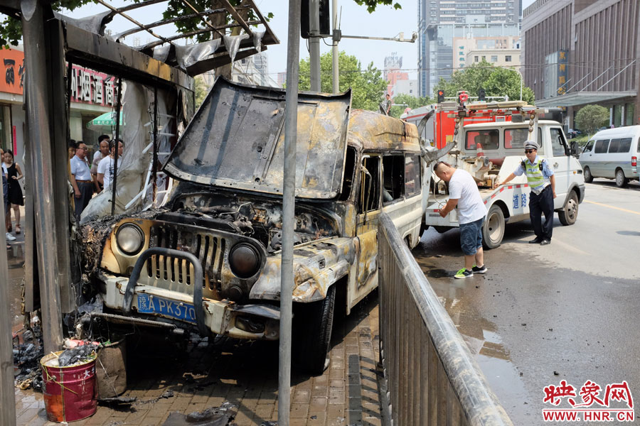 吉普車燒毀嚴(yán)重，基本報(bào)廢。