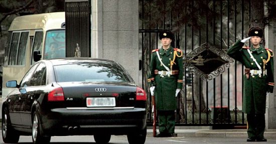 公車改革的經(jīng)濟賬 編輯制圖:《中國經(jīng)濟周刊》采制中心 公車改革的經(jīng)濟賬 編輯制圖:《中國經(jīng)濟周刊》采制中心