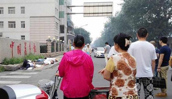 陳建國(guó)看來(lái)，那7個(gè)鄉(xiāng)親會(huì)選擇喝農(nóng)藥，他并不意外。