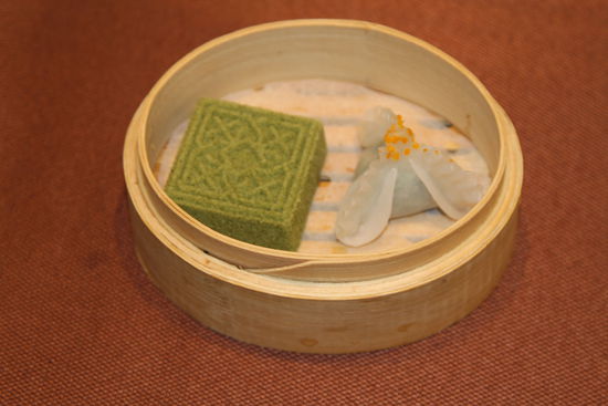 金陵茶香方糕和狀元餃。 花惠生 供圖