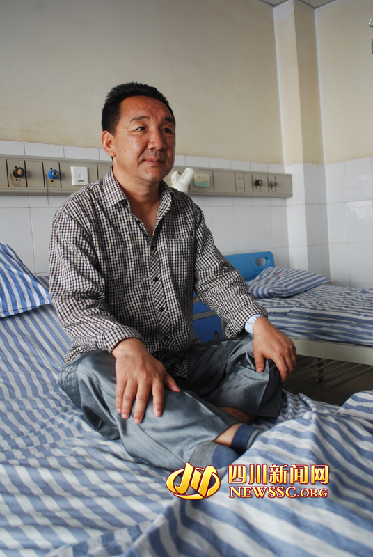 病床上的馬建華，羅本平攝。